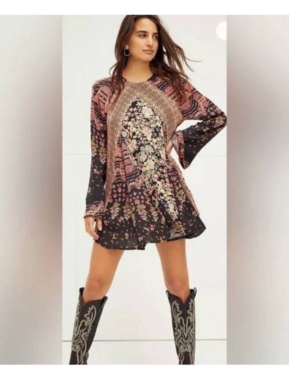 Free People Dress Stevie
Floral Black Printed Mini Tunic
Bell Sleeves XS